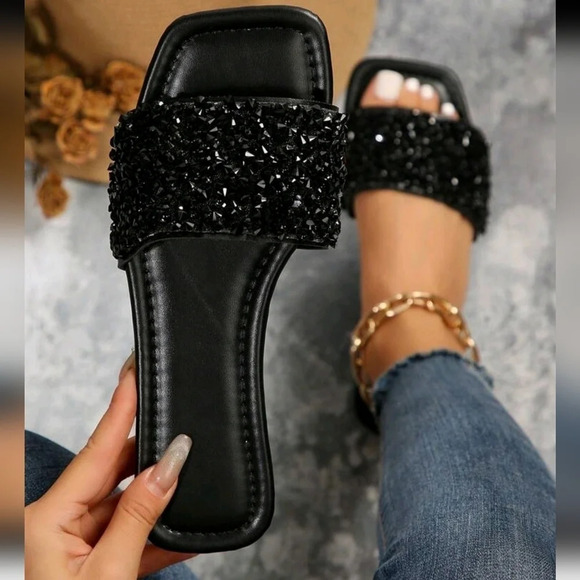 Women's Flat Sandals Plus Size Summer Beach Slippers With Rhinestone Decoration - Picture 1 of 6